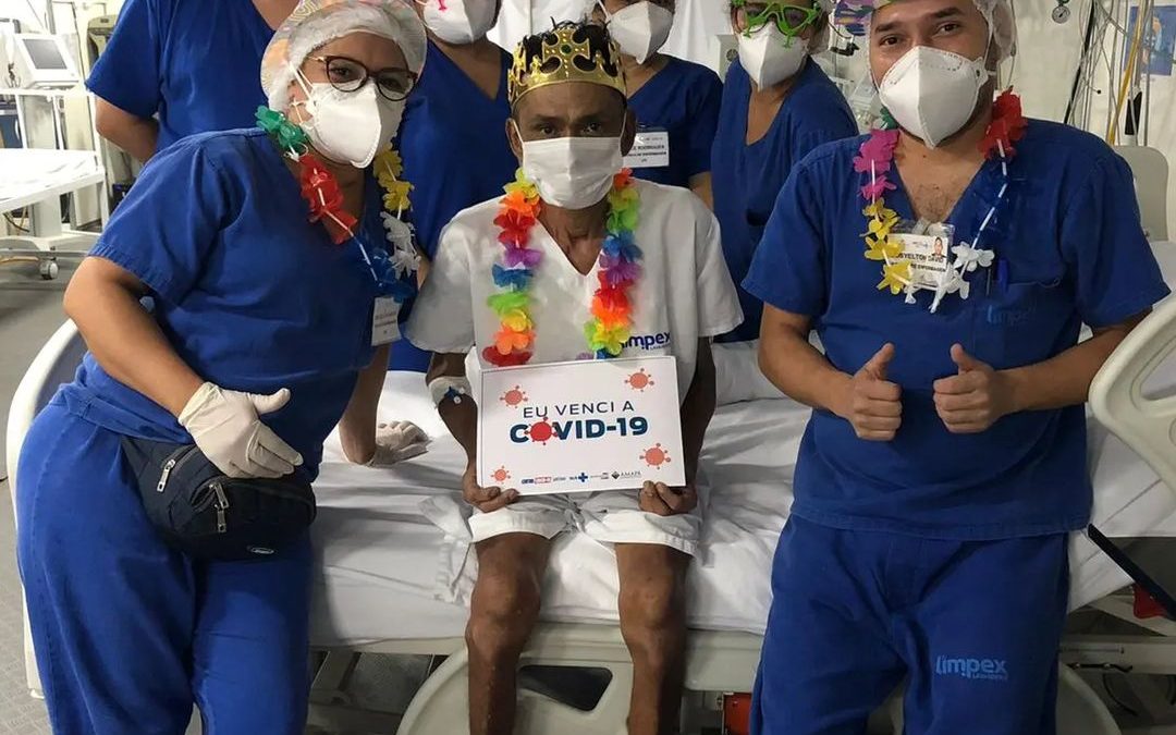 Após 68 dias internado paciente recebe alta do Centro Covid-19 Santana